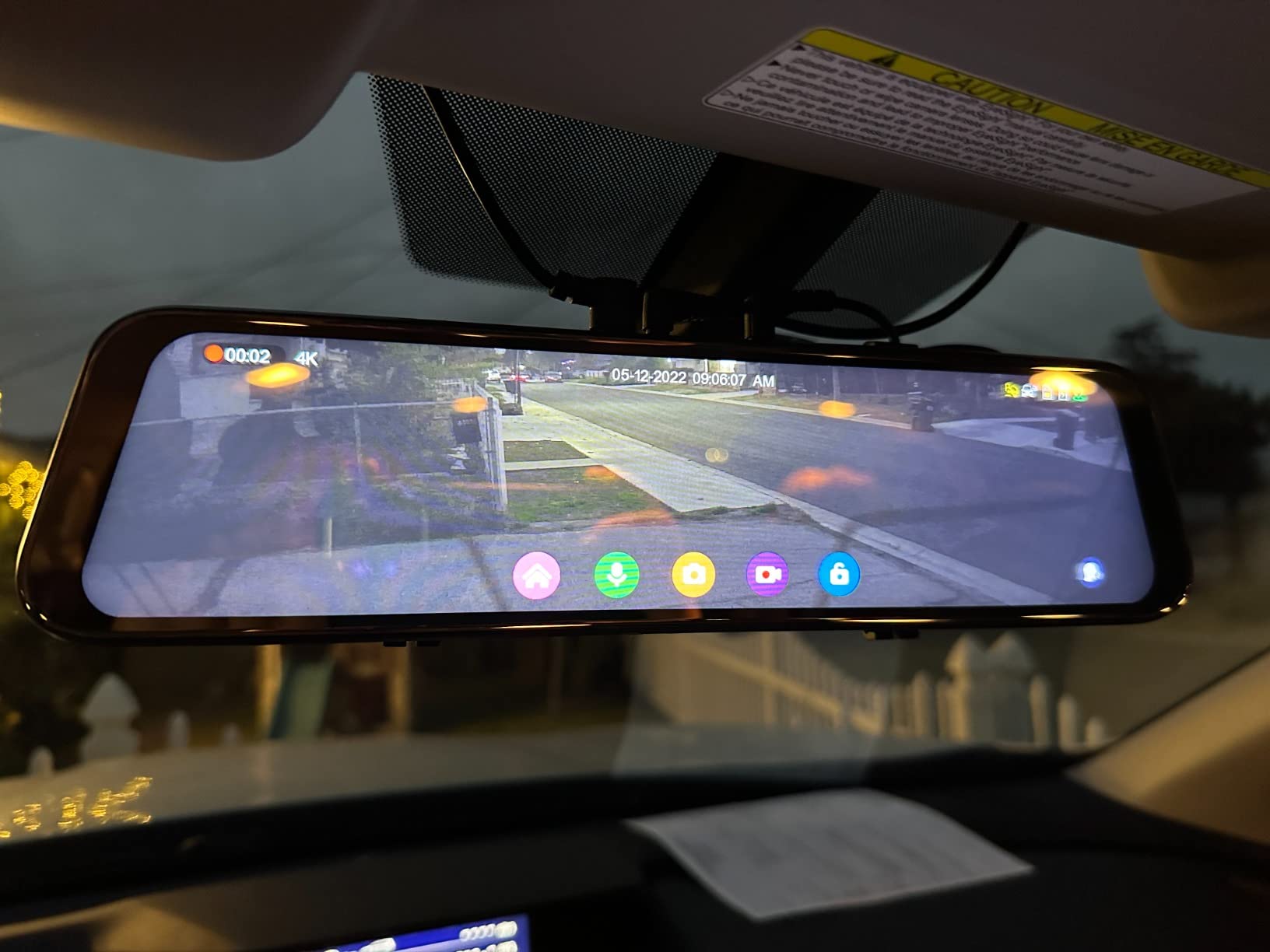 Dash cam on the mirror - Smart driving support photo review