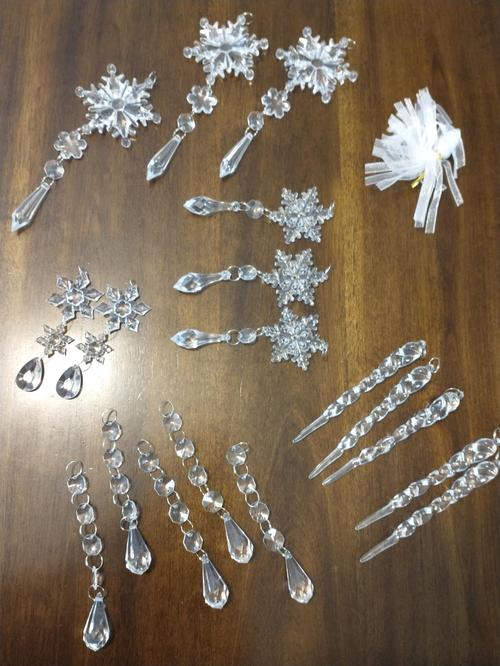 18pcs Christmas Tree Decoration Crystal Ornaments, Hanging Acrylic Christmas Snowflake Icicle Drop Crystal Ornaments for Christmas Tree photo review