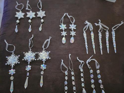 18pcs Christmas Tree Decoration Crystal Ornaments, Hanging Acrylic Christmas Snowflake Icicle Drop Crystal Ornaments for Christmas Tree photo review