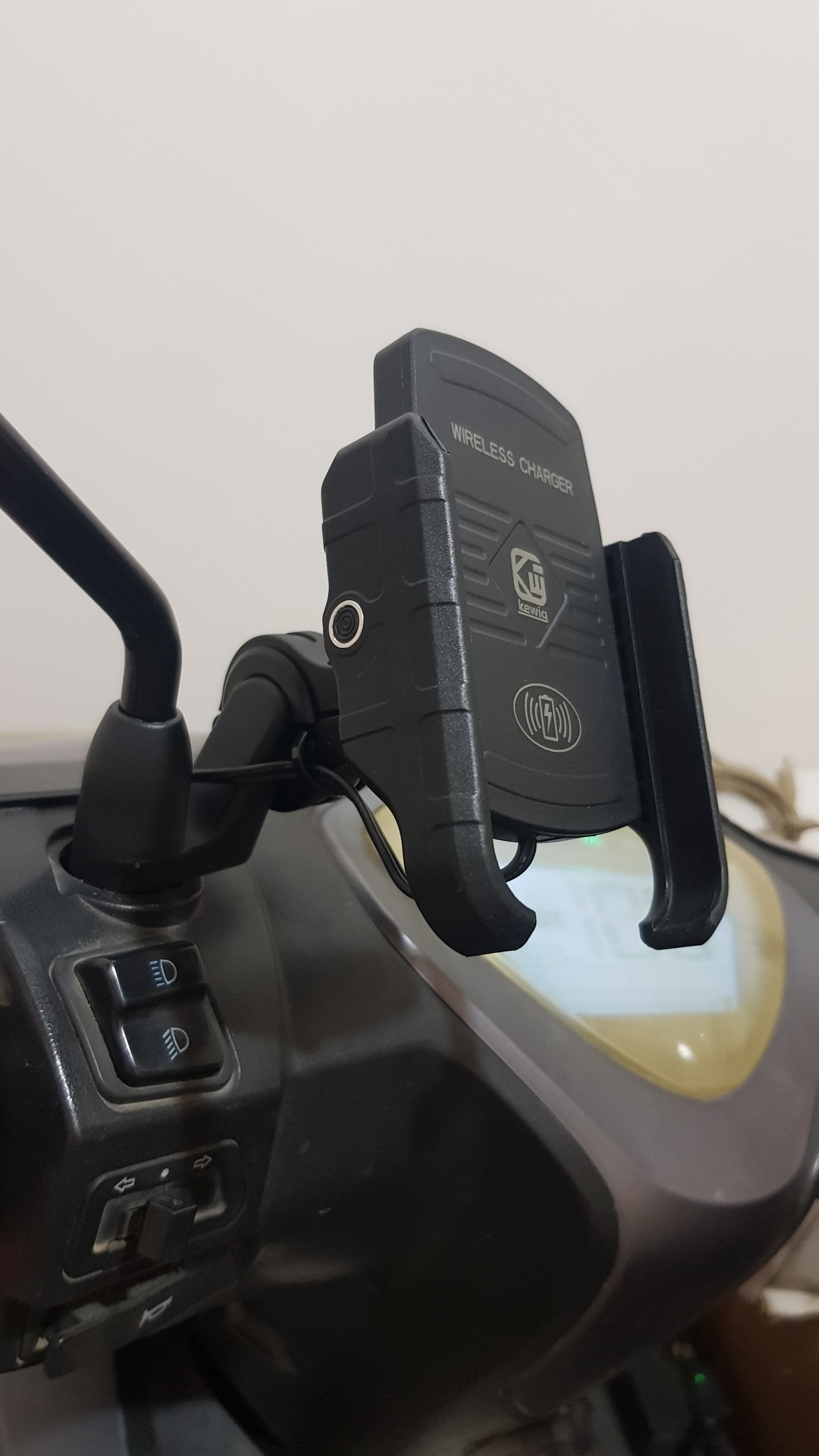 2-Way Mounted Motorcycle Handlebar Cell Phone Holder With Quick 3.0 Usb Charging photo review