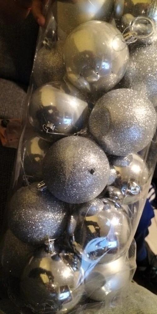24Pcs 6cm Christmas Ball Ornaments Set - Painted Plastic Pendants for Christmas Tree photo review