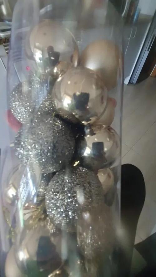 24Pcs 6cm Christmas Ball Ornaments Set - Painted Plastic Pendants for Christmas Tree photo review