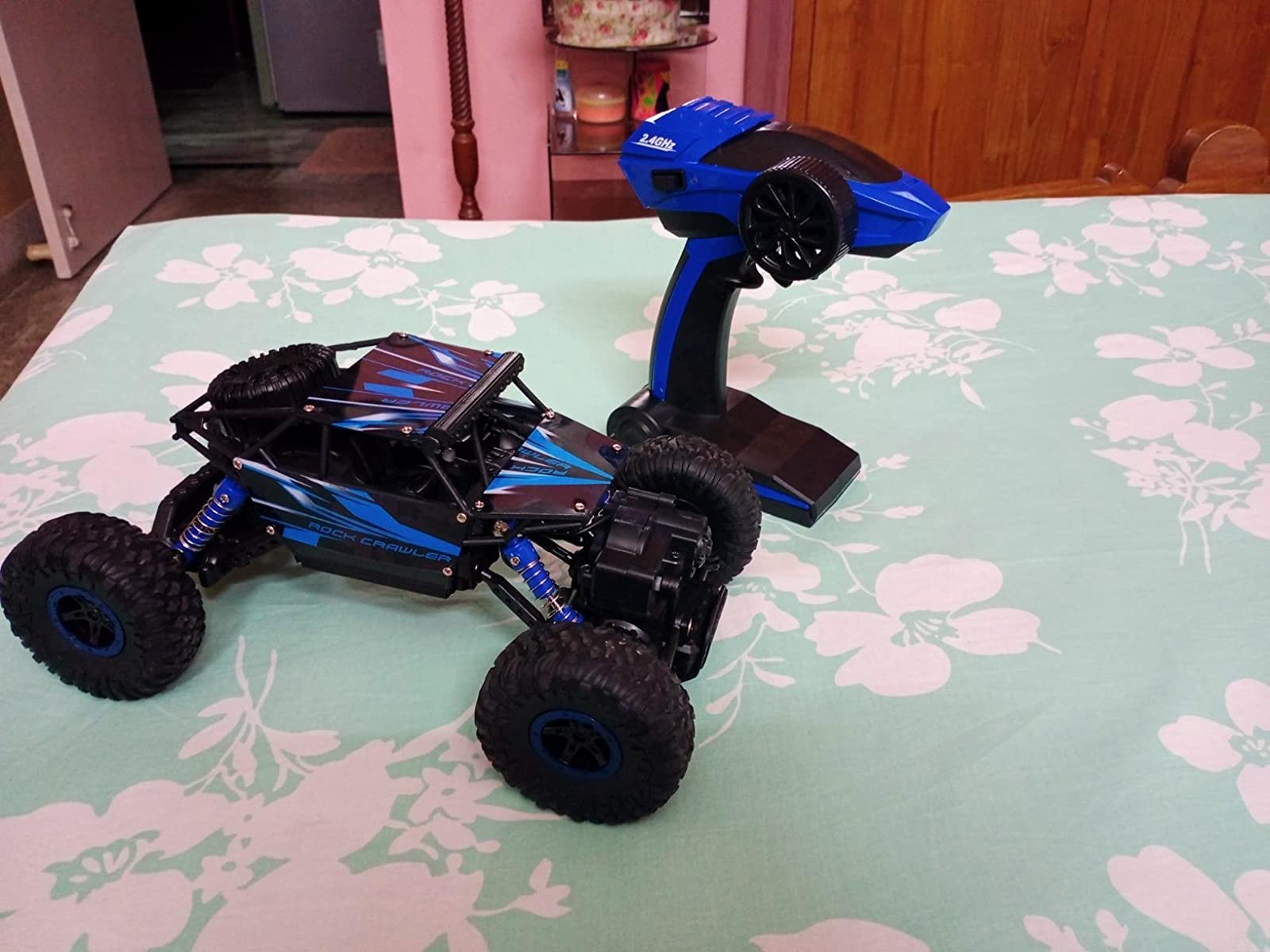 4Wd Rc Monster Truck 1/18 Crawler Car -Road Vehicle 2.4Ghz Remote Control Car photo review