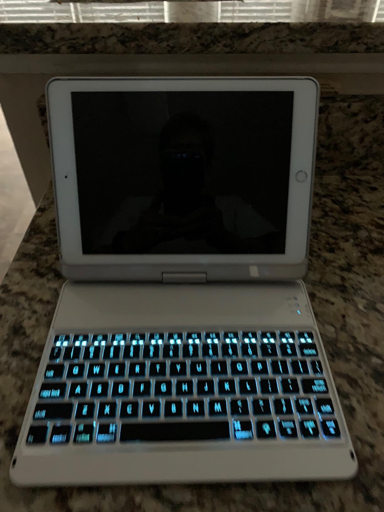 Backlit Bluetooth Keyboard 360 Rotatable iPad Case for Apple Aluminium photo review