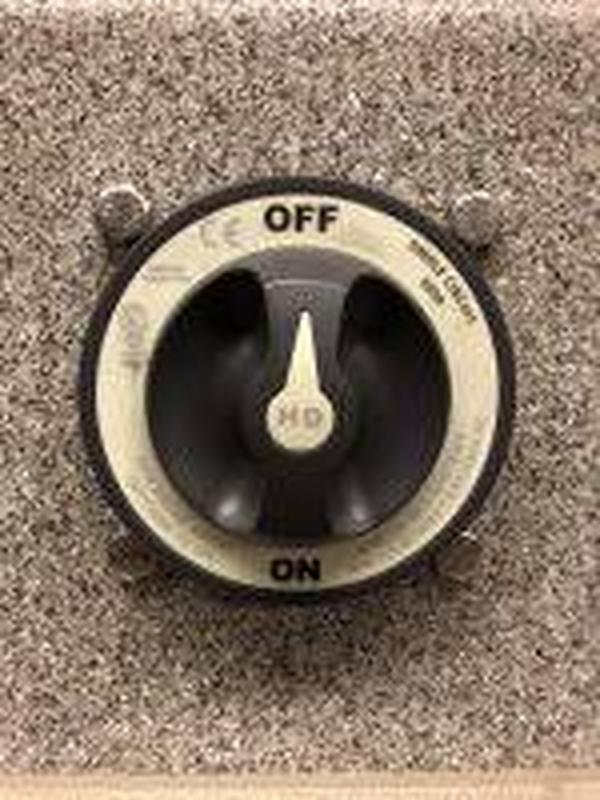 Waterproof 4-Position 500A Marine Battery Switch photo review