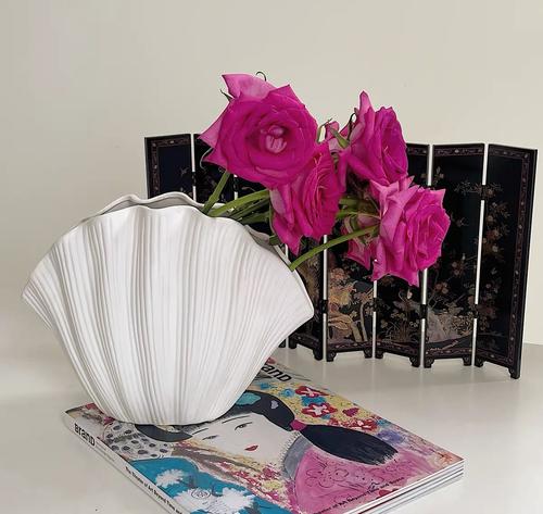Modern Ceramic Shell Vase Set for Home Decor photo review
