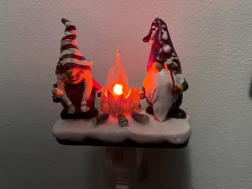 Christmas Gnome Campfire Nightlight, 3D Stereo Gnome Christmas Eve Lights, LED Faux Campfire Lamp Christmas Decoration photo review