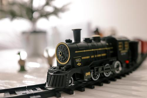 Christmas Train, Electric Train Set with Retro Classic Steam Engine Wagon, Battery Powered Train Playset with Smoke Lights and Sounds photo review