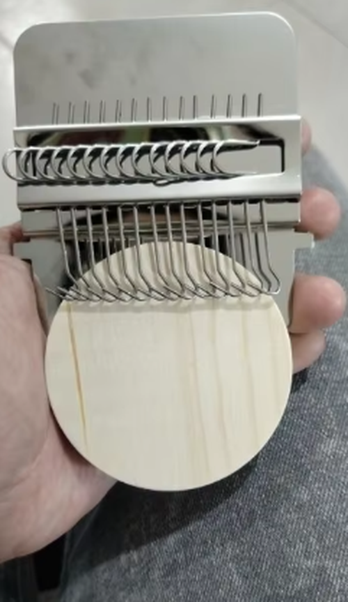 Small Wood Loom Darning Weaving Frame for Clothes photo review