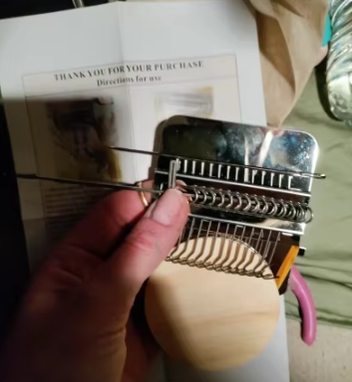 Small Wood Loom Darning Weaving Frame for Clothes photo review