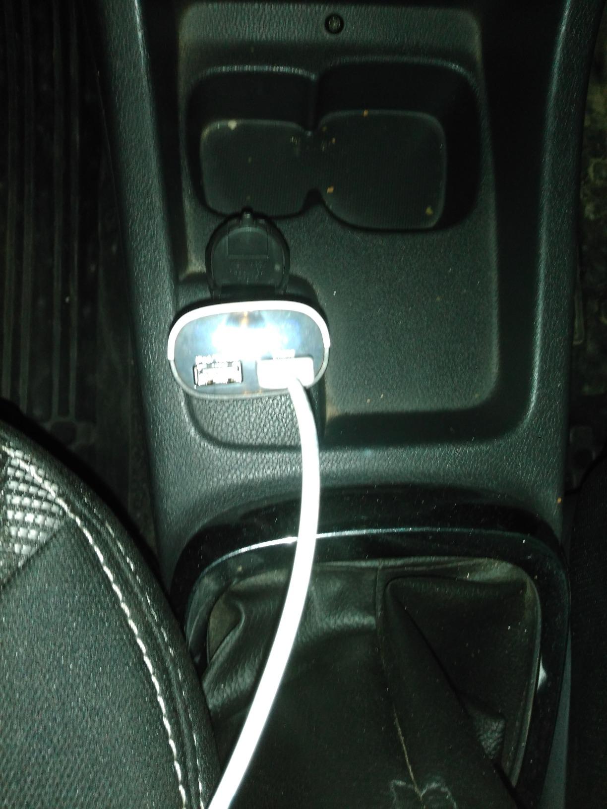 Dual USB Car Charger with LED Display - Safely Charge Your Devices on the Go photo review