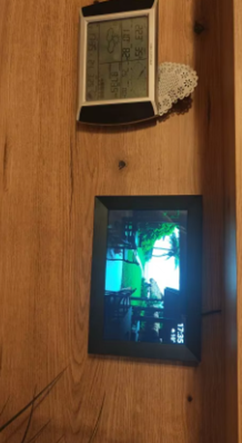 10.1 Inch WiFi Digital Photo Frame HD Touchscreen photo review