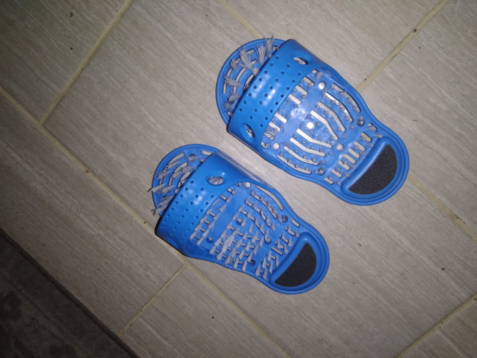Lazy Foot Scrubbing Slippers with Suction Cup Massage photo review