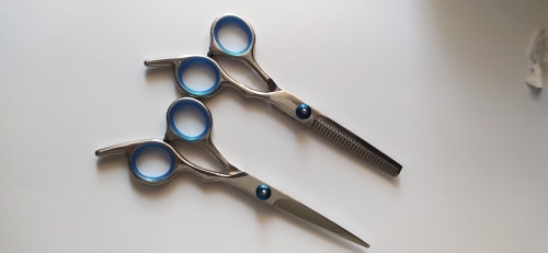 Professional Hair Cutting Scissors Kit with Thinning Shears, Comb, Cape photo review