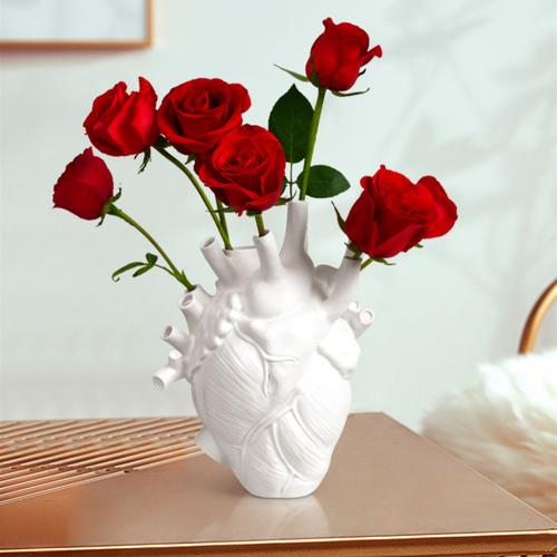 Creative Heart Vase with Human Statue for Valentine's Day or Christmas Gift