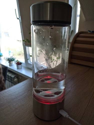 Hydrogen Water Bottle, Portable Water Lonizer, Rechargeable Quantum Hydrogen-rich Water Cup photo review