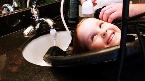 Inflatable Portable PVC Shampoo Basin for Home Medical Care photo review