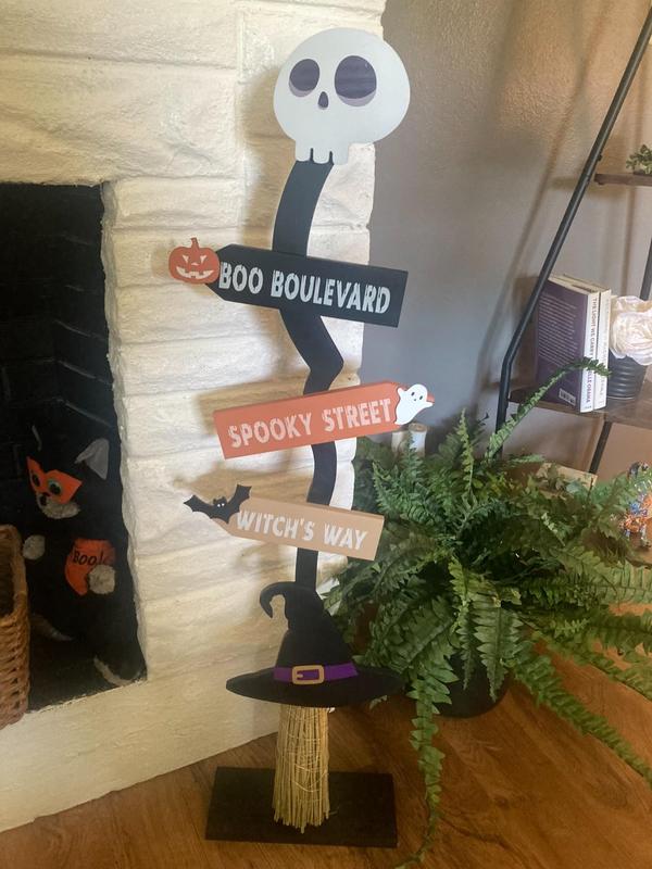 Lighted Halloween Wooden Witch’s Broom For Indoor Outdoor Porch Yard Decor - Spooky Light Up Halloween Witch Decorations Sign photo review