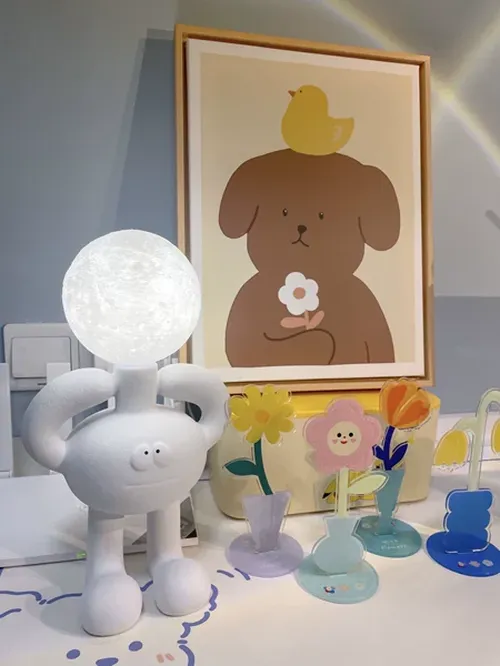Nordic Big Foot Resin Table Lamp with Cartoon Glass Ball Cover for Home Decoration photo review