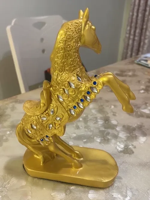 Nordic Resin Horse Sculptures for Home Decoration photo review