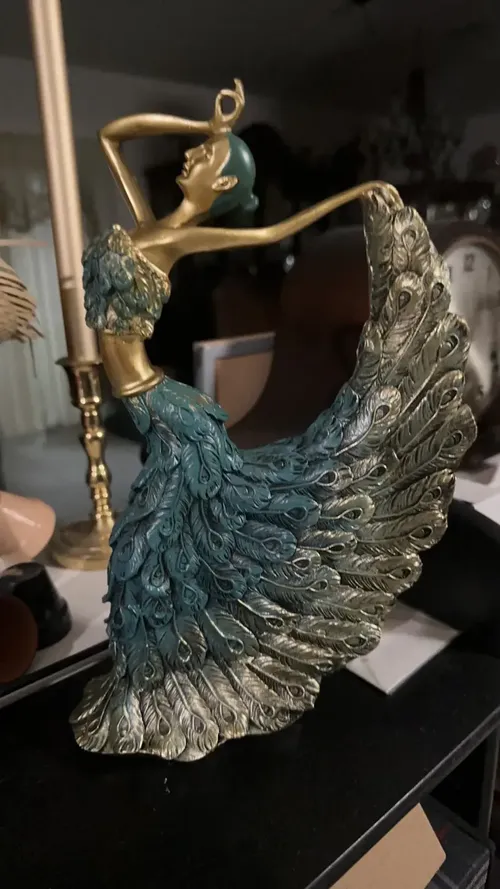 Peacock Dancer Statue Home Decoration Ornaments Figure Dancing Girl Figurines Luxury Living Room Cabinet Decor Resin Art Crafts photo review