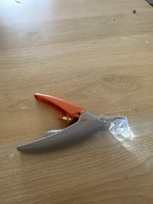 LED Pet Nail Clipper with Magnifier and Safety Guard photo review