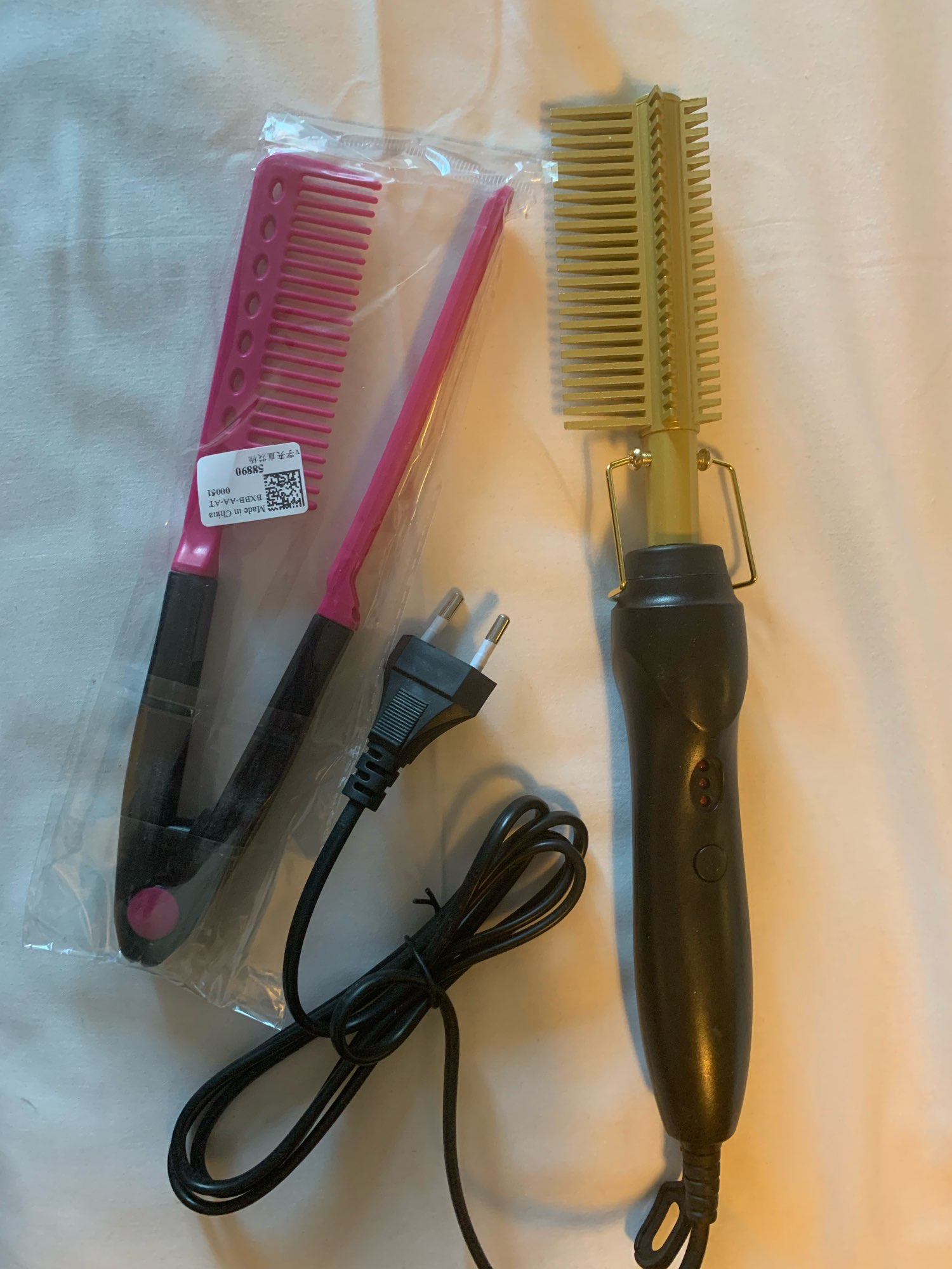 Portable Anti-Scald Straightening Brush with Heating Comb for Hair Curling photo review
