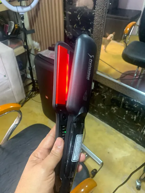 Professional Steam Hair Straightener with LED Display and Ceramic Plates photo review