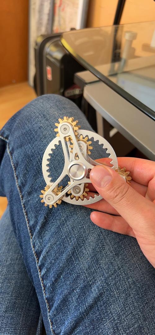 Pure Brass Fidget Spinner Gears Linkage Fidget Gyro Toy photo review