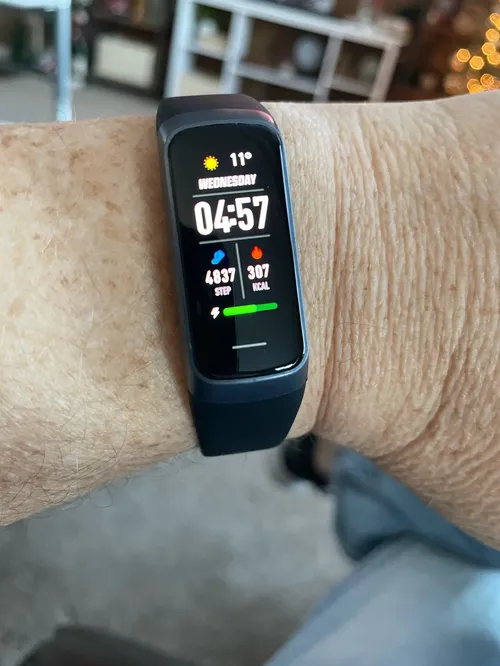 Slim Waterproof Fitness Tracker Smart Watch with 1.1" Display photo review