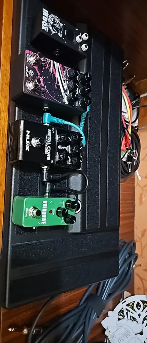 Large Guitar Pedal Board with Power Storage photo review