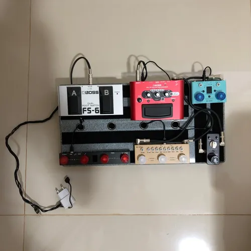 Large Guitar Pedal Board with Power Storage photo review