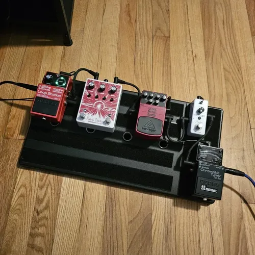 Large Guitar Pedal Board with Power Storage photo review
