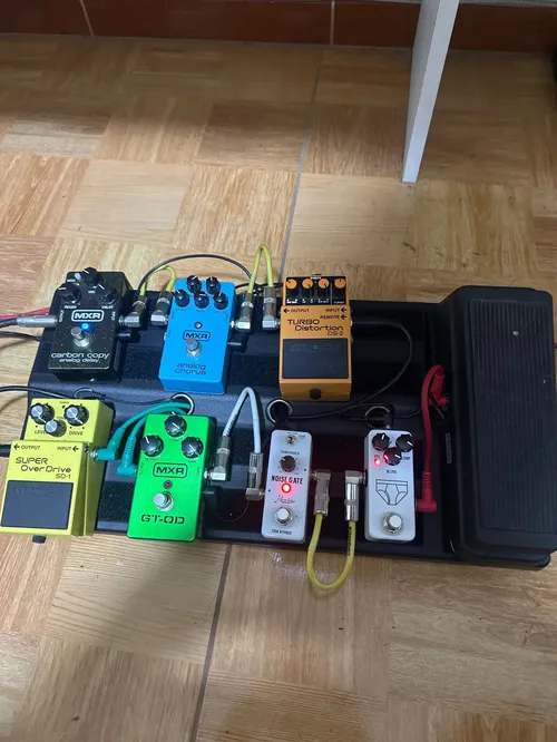 Large Guitar Pedal Board with Power Storage photo review