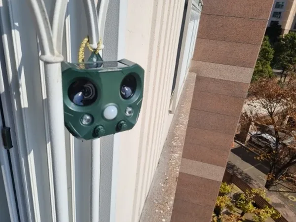 Solar Ultrasonic Animal Repeller with Motion Sensor and Light photo review