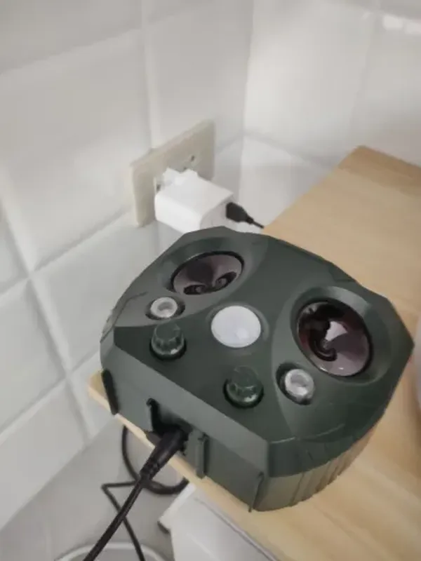 Solar Ultrasonic Animal Repeller with Motion Sensor and Light photo review