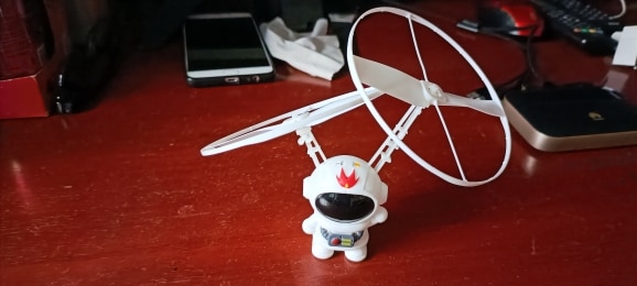 Space Flying Astronaut Robot Toy With Led Light photo review