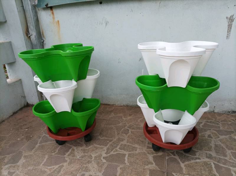 3D Multi-Layer Combination Flower Pot for Strawberries - Large Three-Petal Planter photo review