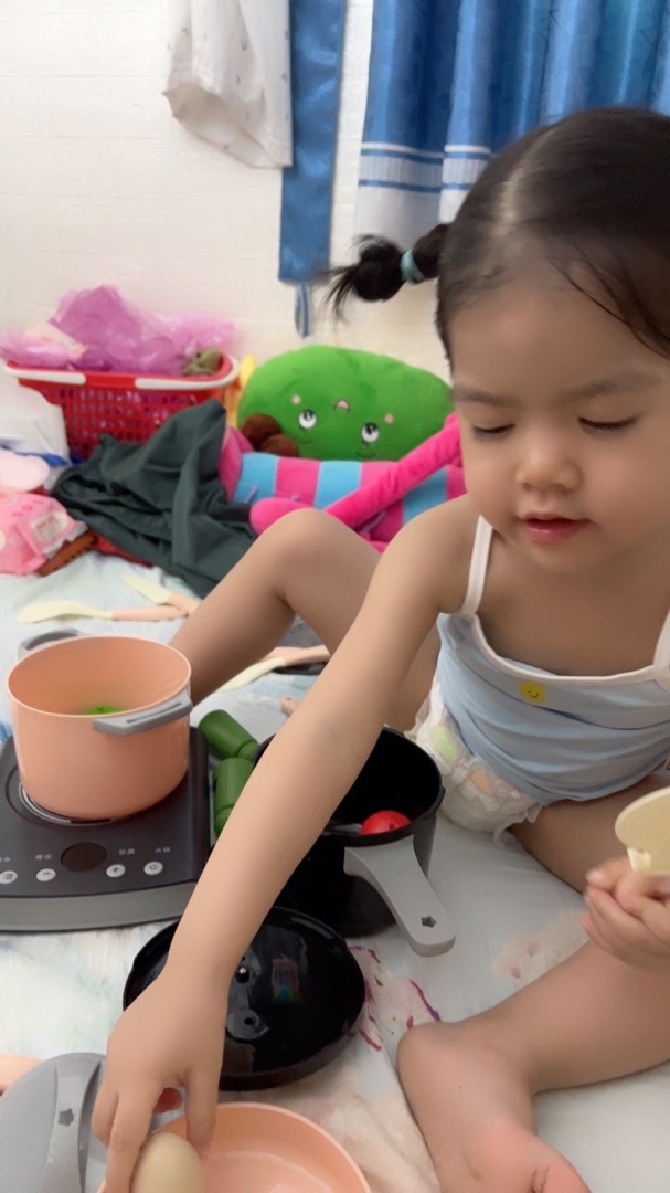 Kids Pretend Play Kitchen Toys - Cooking Utensils & Miniature Tableware photo review