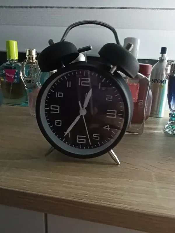 Twin Bell Metal Alarm Clock, Loud, 3D Dial photo review