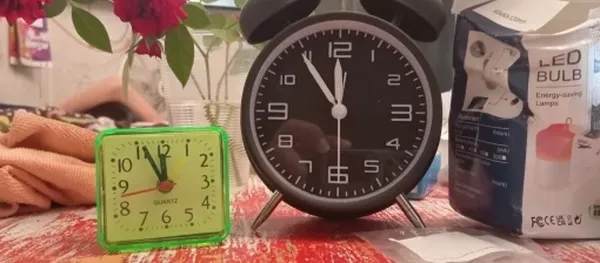 Twin Bell Metal Alarm Clock, Loud, 3D Dial photo review