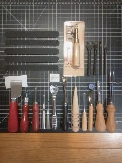 18pcs Ultimate Leather Working Craft Tool Kit, Hand Sewing Kit Leather Tools DIY photo review