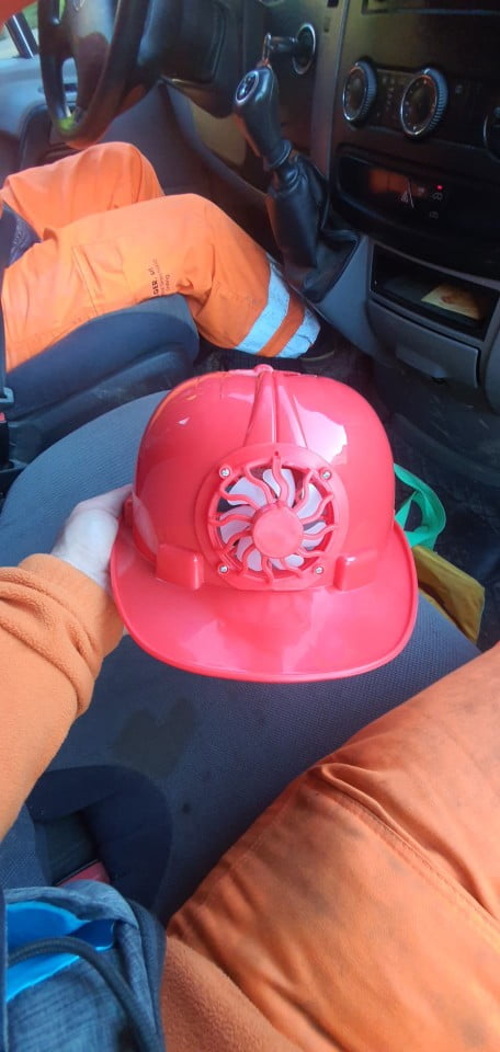 Vented Construction Hard Hat Helmet with Solar Powered Fan photo review