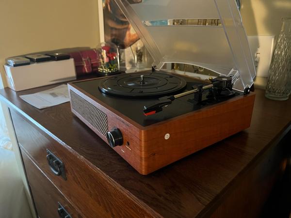 Vintage Record Players for Vinyl with Speakers, Belt-Driven Retro Turntable for Vinyl Records Support 3-Speed photo review