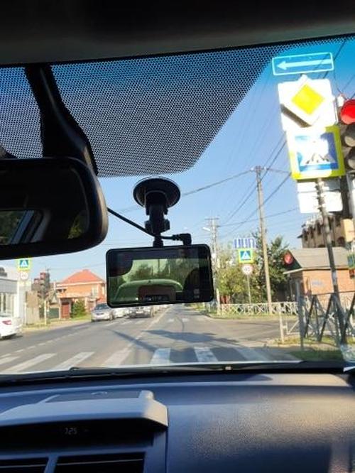 Wireless Front And Rear Dash Cam Dashboard Camera For Car With Night Vision photo review